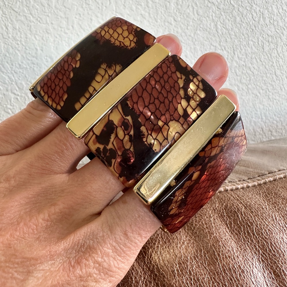 Tortoise color bracelet